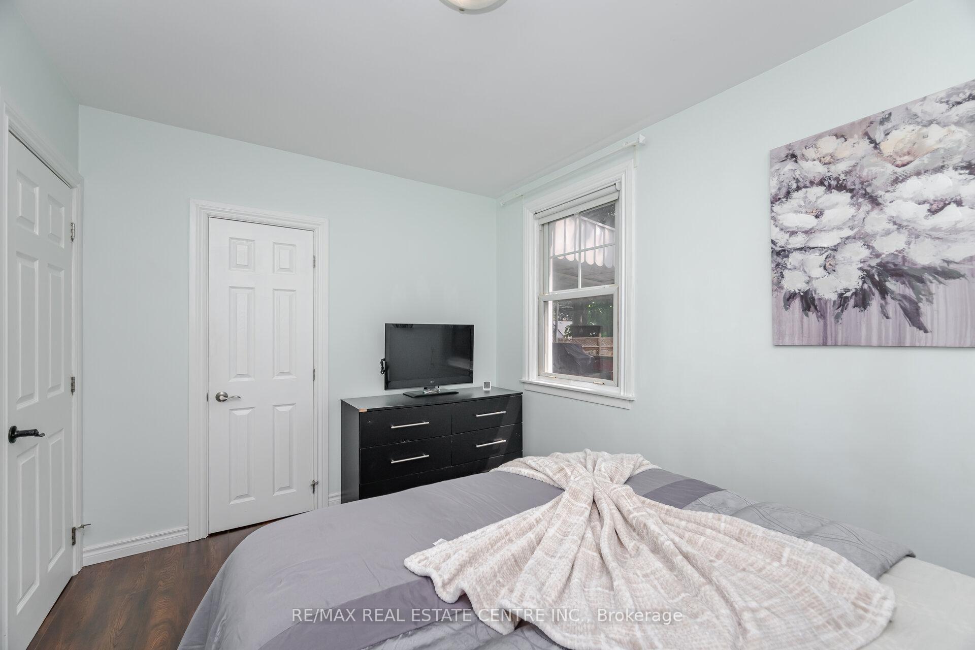 Photo 23 of 19 Seneca Drive, Kitchener — HOMEH