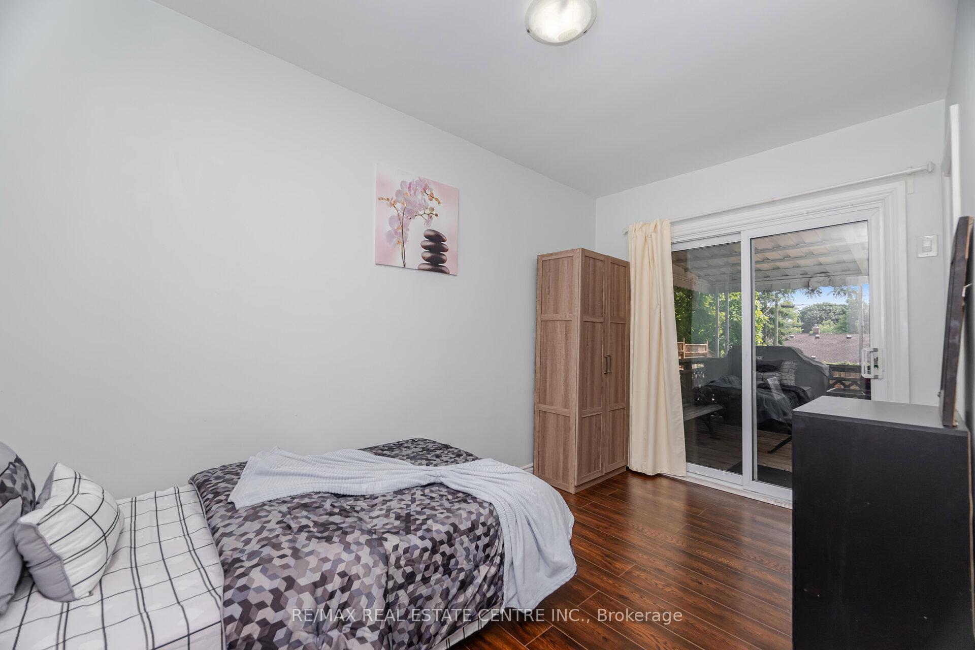 Photo 24 of 19 Seneca Drive, Kitchener — HOMEH