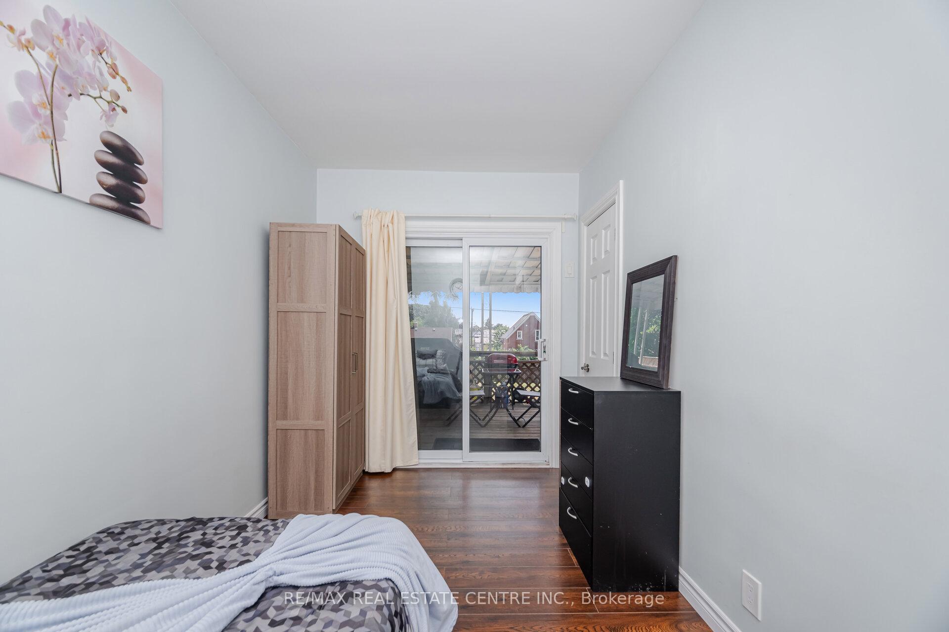 Photo 25 of 19 Seneca Drive, Kitchener — HOMEH