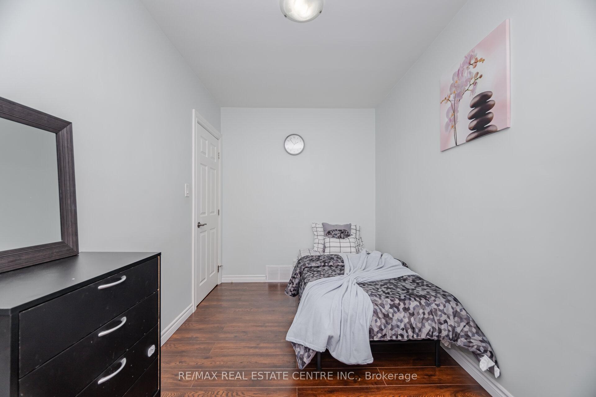 Photo 26 of 19 Seneca Drive, Kitchener — HOMEH