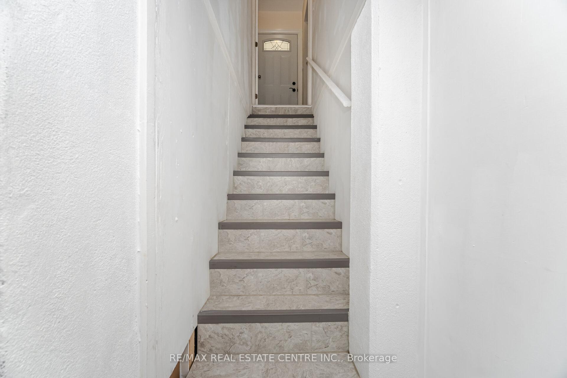 Photo 28 of 19 Seneca Drive, Kitchener — HOMEH