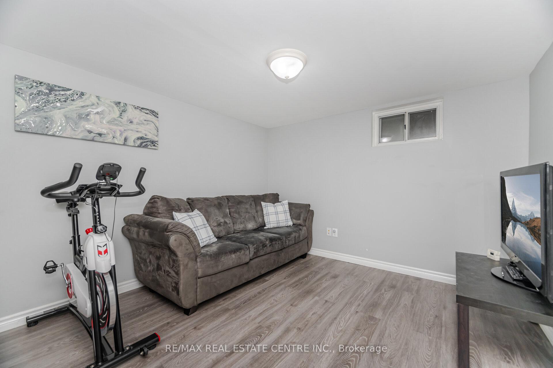Photo 30 of 19 Seneca Drive, Kitchener — HOMEH