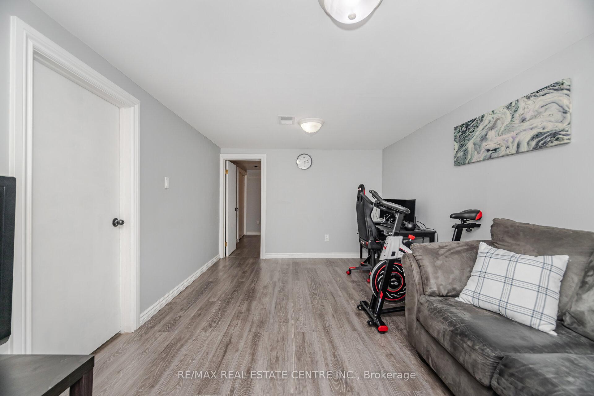 Photo 32 of 19 Seneca Drive, Kitchener — HOMEH