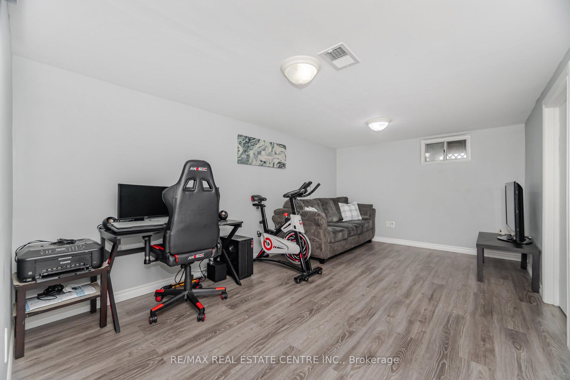 Photo 33 of 19 Seneca Drive, Kitchener — HOMEH