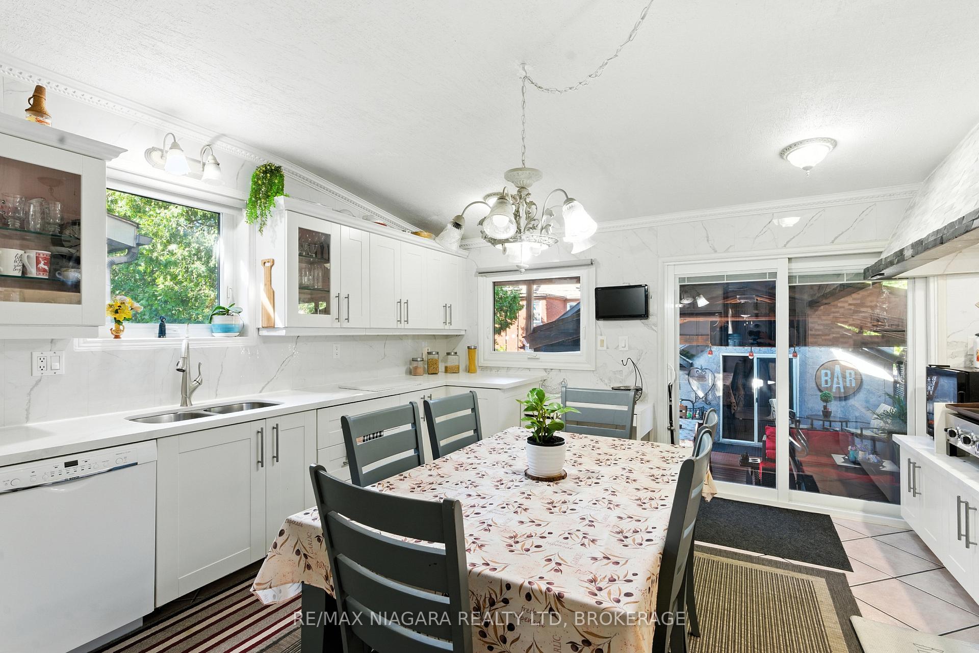 Photo 10 of 107 Beechwood Avenue, Hamilton, Stipley — HOMEH