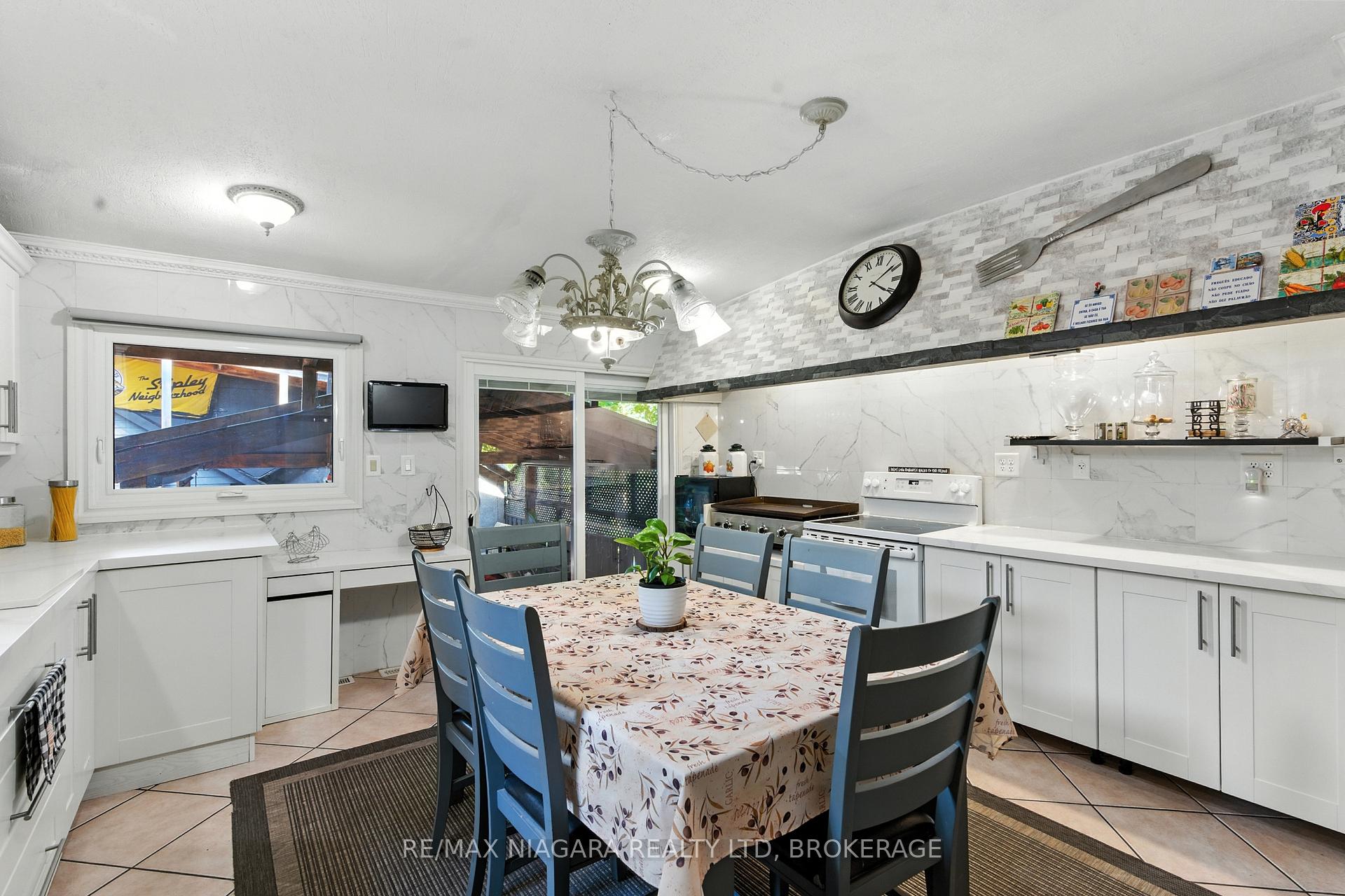 Photo 11 of 107 Beechwood Avenue, Hamilton, Stipley — HOMEH