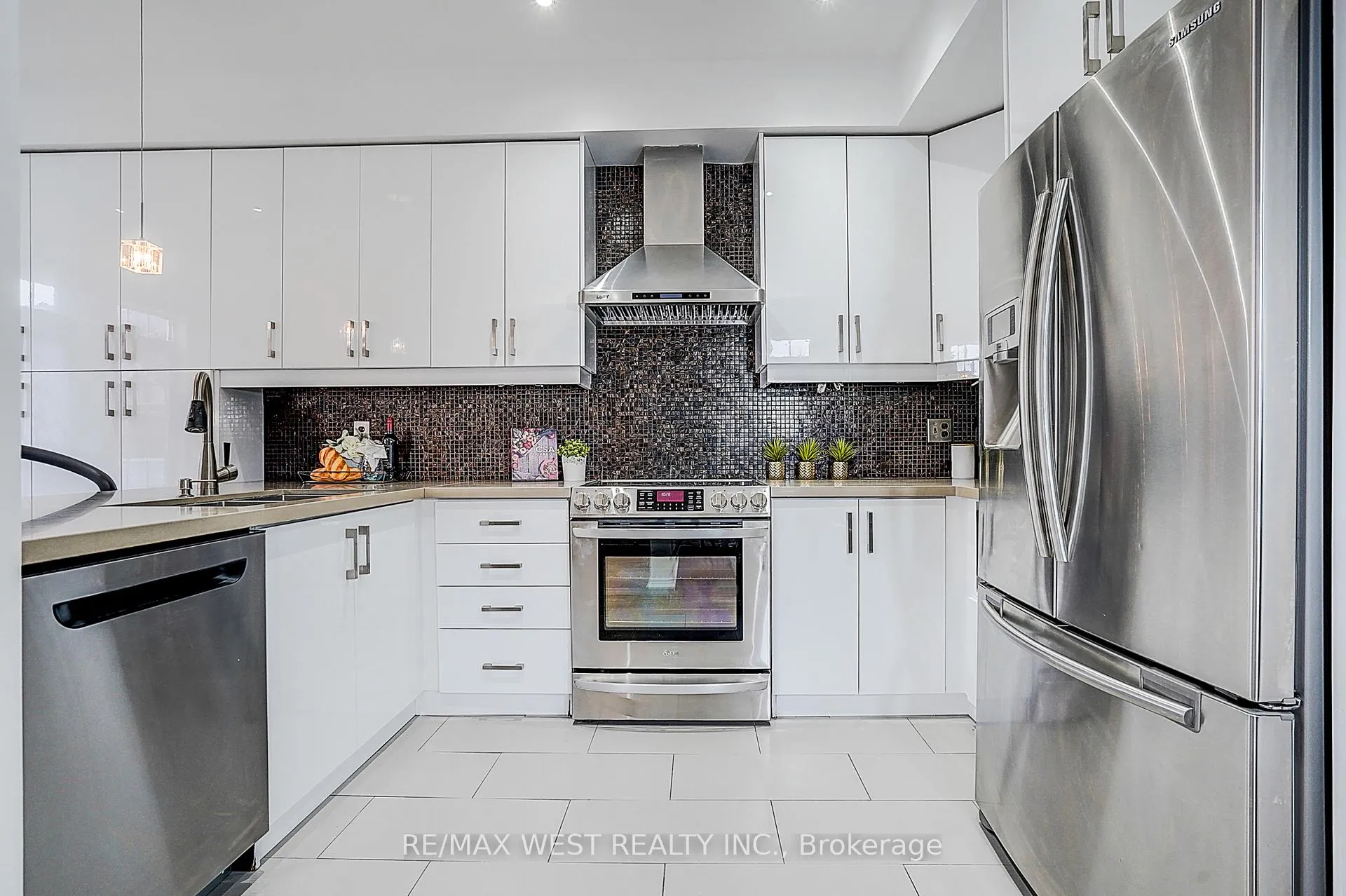 Photo 23 of 11 Dancer's Drive, Markham, Angus Glen — HOMEH