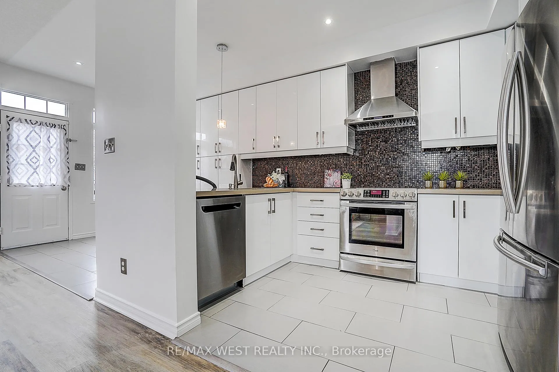Photo 24 of 11 Dancer's Drive, Markham, Angus Glen — HOMEH