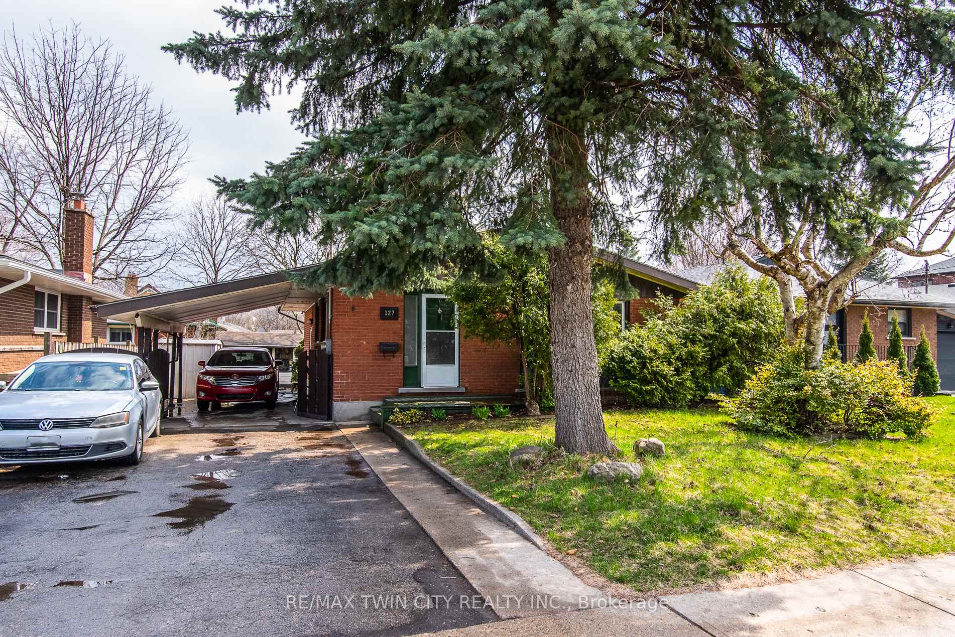 Photo 1 of 127 Kinzie Avenue, Kitchener, Centreville Chicopee — HOMEH