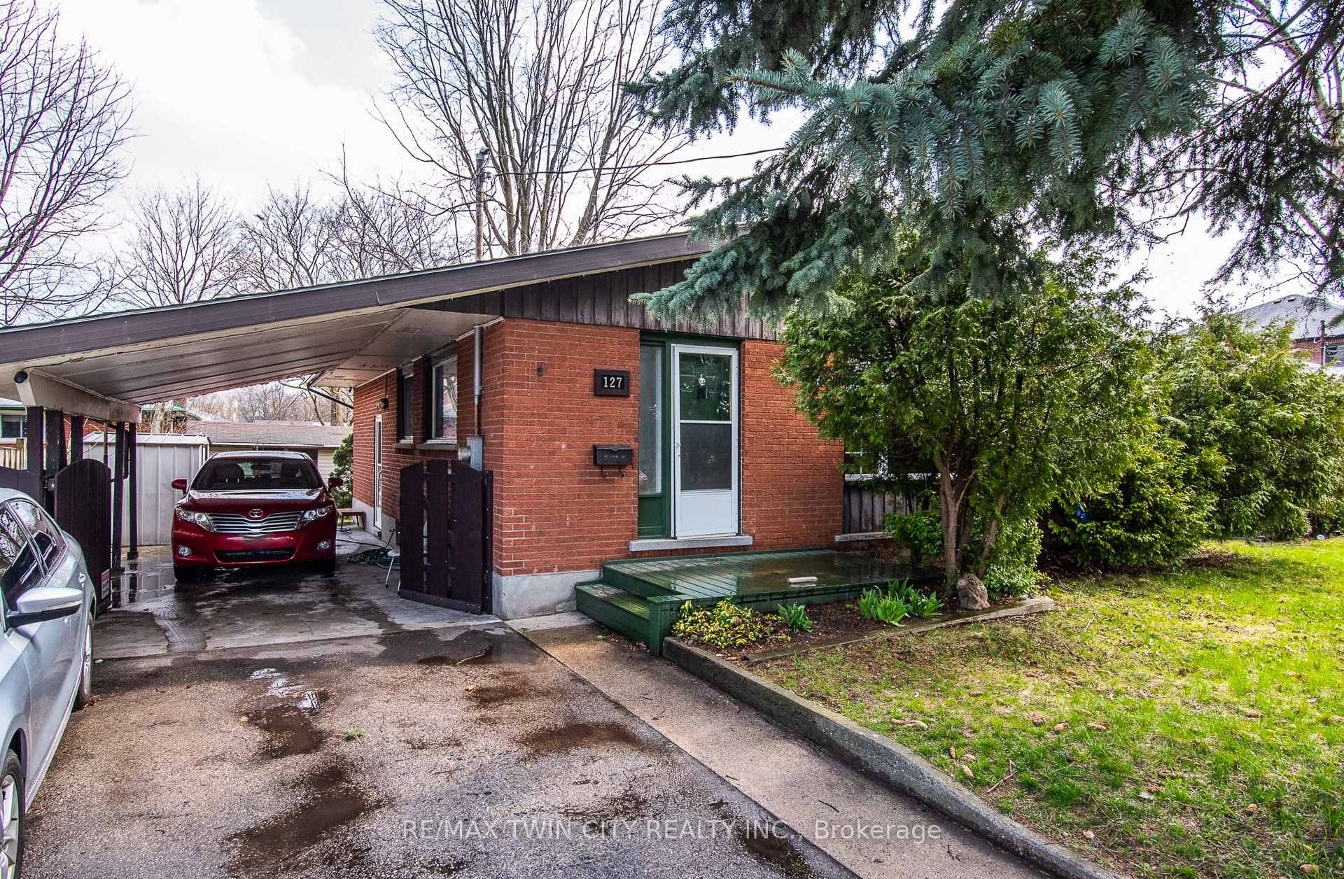 Photo 2 of 127 Kinzie Avenue, Kitchener, Centreville Chicopee — HOMEH
