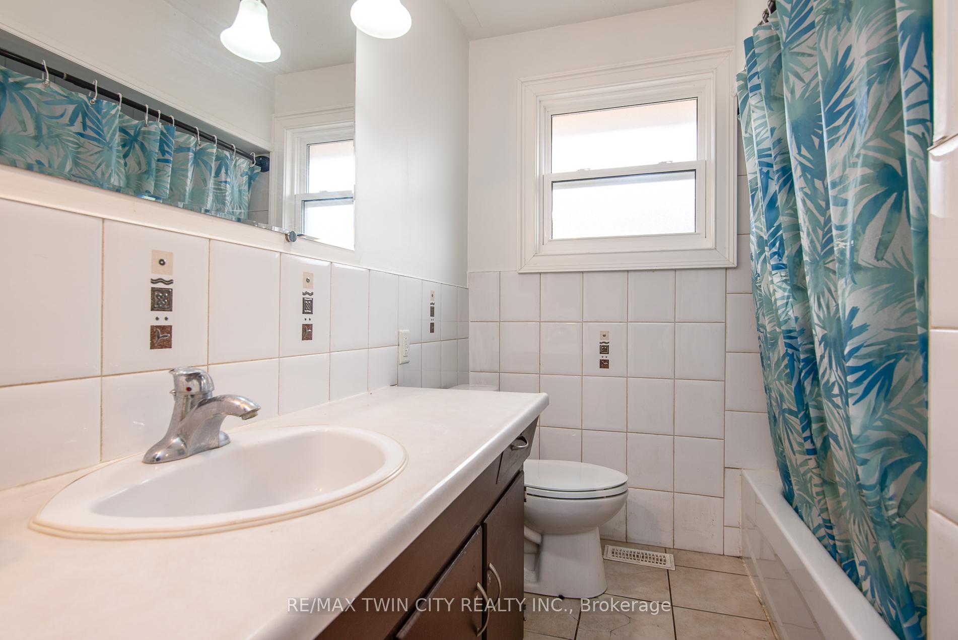 Photo 9 of 127 Kinzie Avenue, Kitchener, Centreville Chicopee — HOMEH