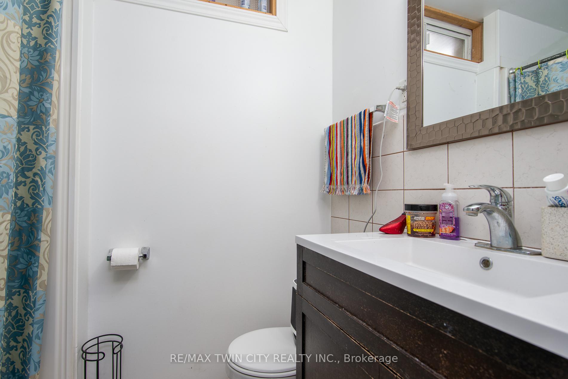Photo 13 of 127 Kinzie Avenue, Kitchener, Centreville Chicopee — HOMEH