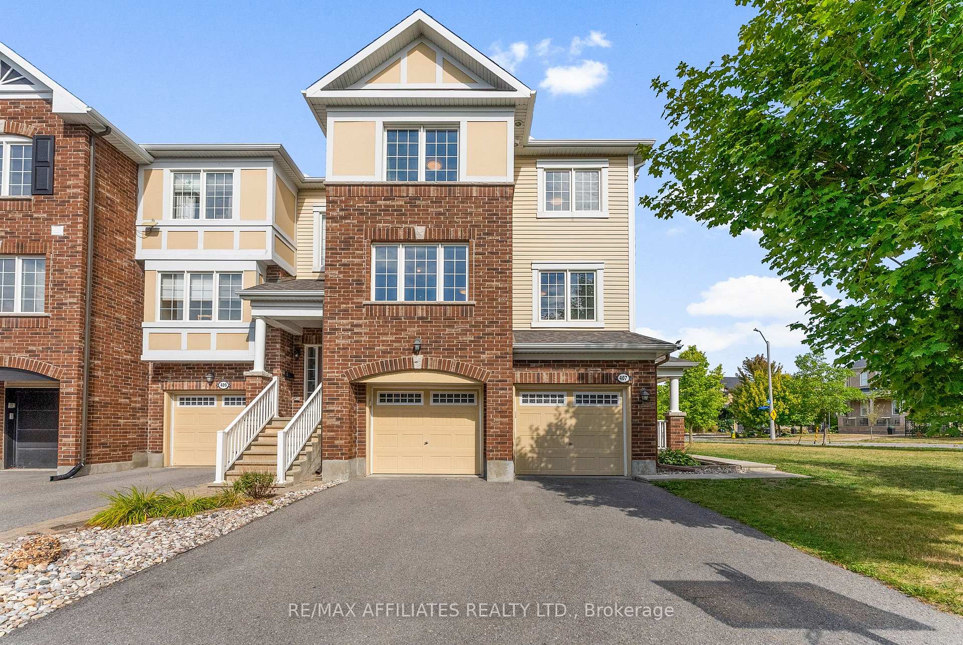 Photo 3 of 407 Coldwater Crescent, Ottawa, Kanata - Emerald Meadows/Trailwest — HOMEH