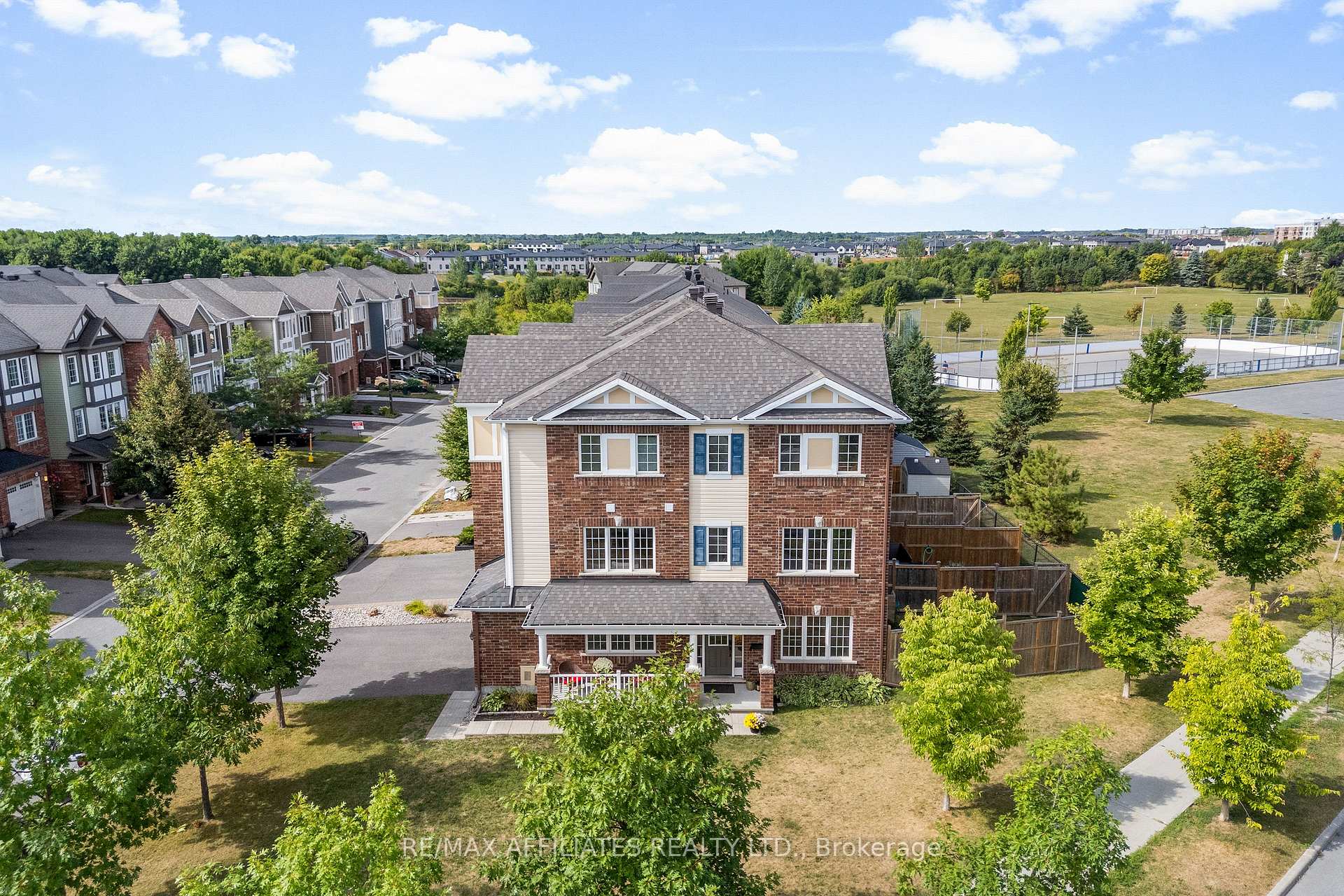Photo 6 of 407 Coldwater Crescent, Ottawa, Kanata - Emerald Meadows/Trailwest — HOMEH
