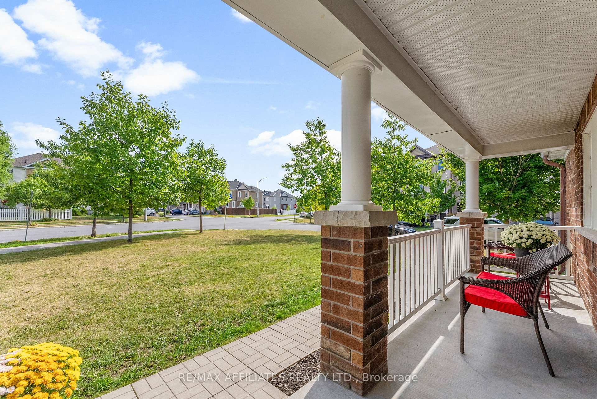 Photo 7 of 407 Coldwater Crescent, Ottawa, Kanata - Emerald Meadows/Trailwest — HOMEH