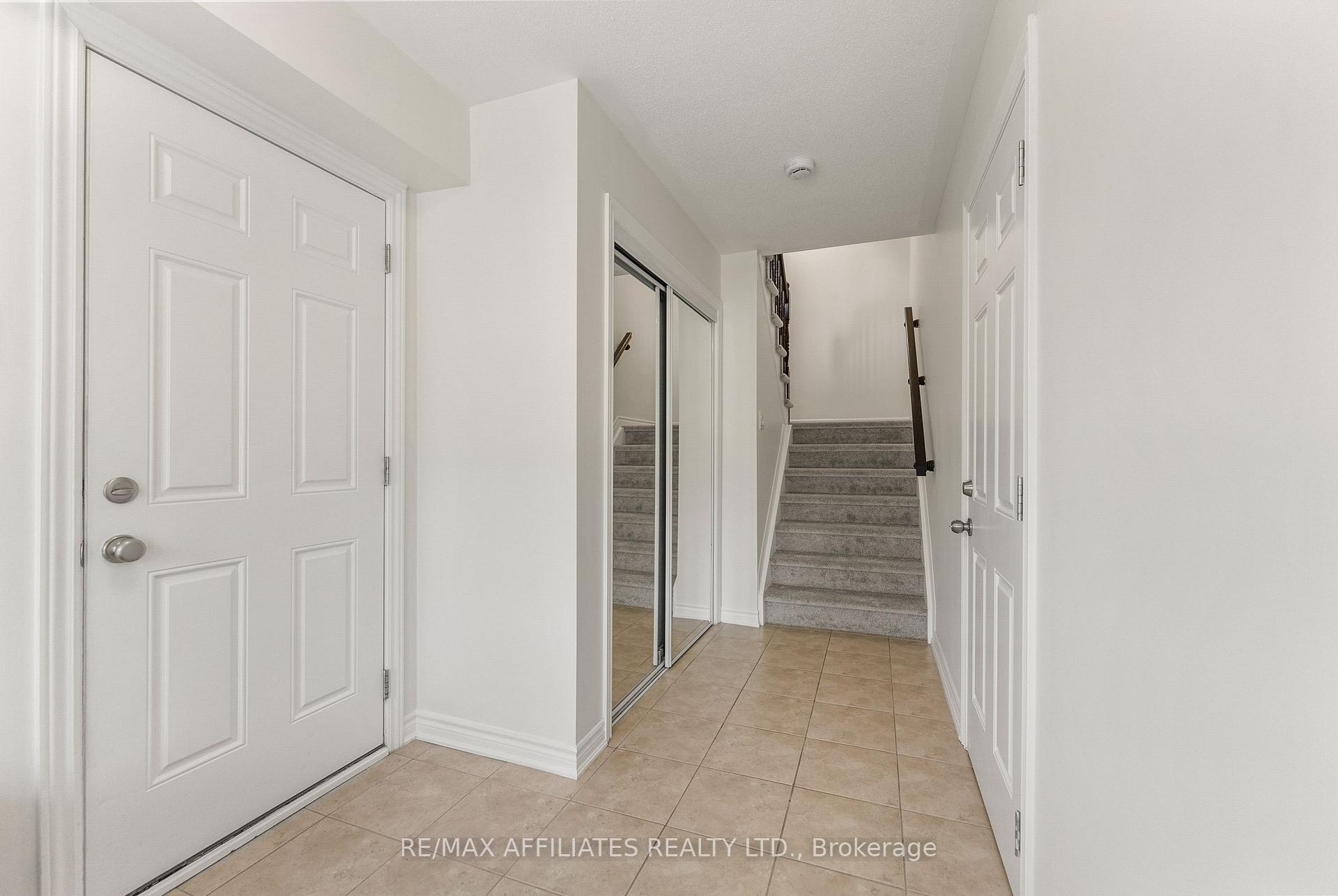 Photo 8 of 407 Coldwater Crescent, Ottawa, Kanata - Emerald Meadows/Trailwest — HOMEH