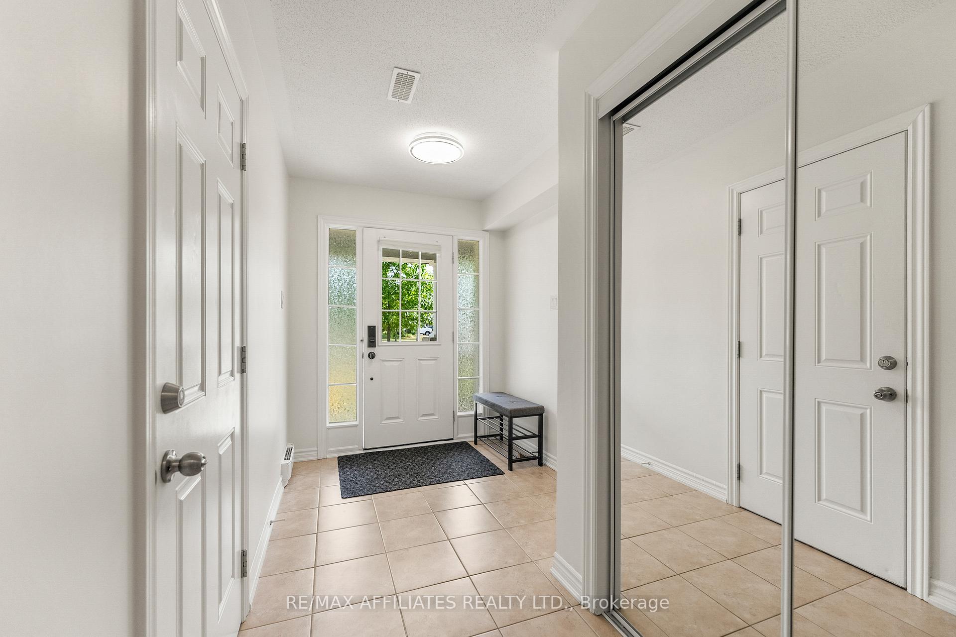 Photo 9 of 407 Coldwater Crescent, Ottawa, Kanata - Emerald Meadows/Trailwest — HOMEH