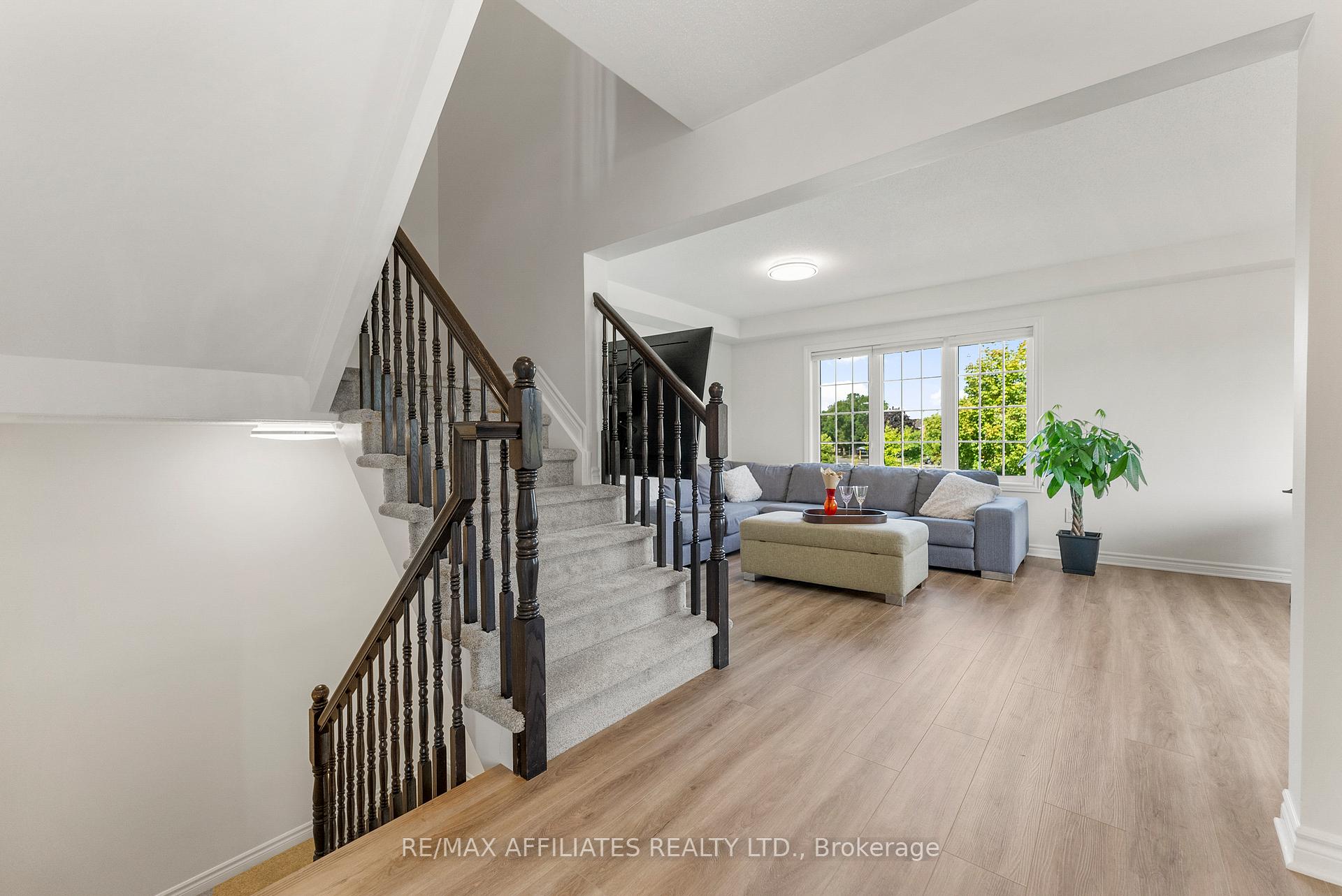 Photo 11 of 407 Coldwater Crescent, Ottawa, Kanata - Emerald Meadows/Trailwest — HOMEH