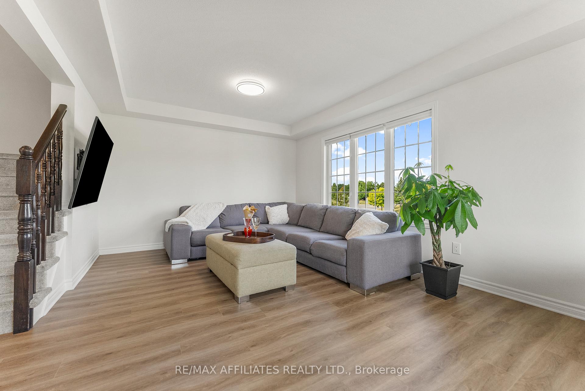 Photo 12 of 407 Coldwater Crescent, Ottawa, Kanata - Emerald Meadows/Trailwest — HOMEH