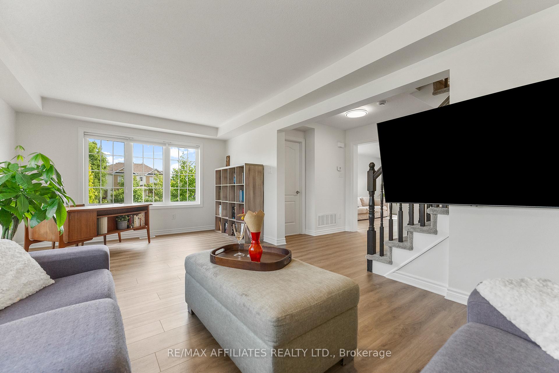 Photo 13 of 407 Coldwater Crescent, Ottawa, Kanata - Emerald Meadows/Trailwest — HOMEH