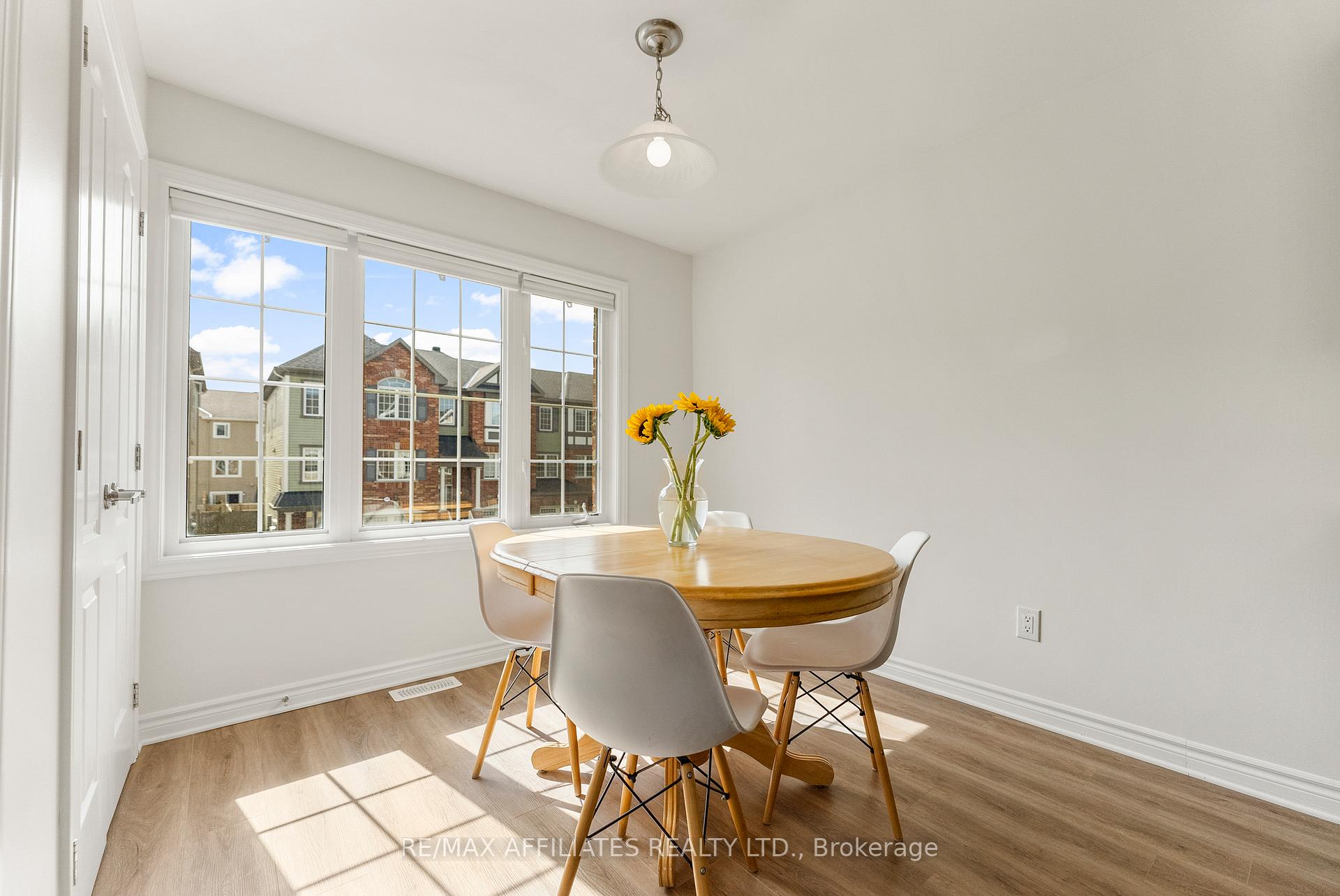 Photo 18 of 407 Coldwater Crescent, Ottawa, Kanata - Emerald Meadows/Trailwest — HOMEH