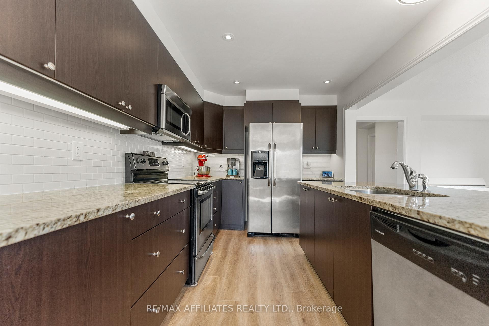 Photo 19 of 407 Coldwater Crescent, Ottawa, Kanata - Emerald Meadows/Trailwest — HOMEH