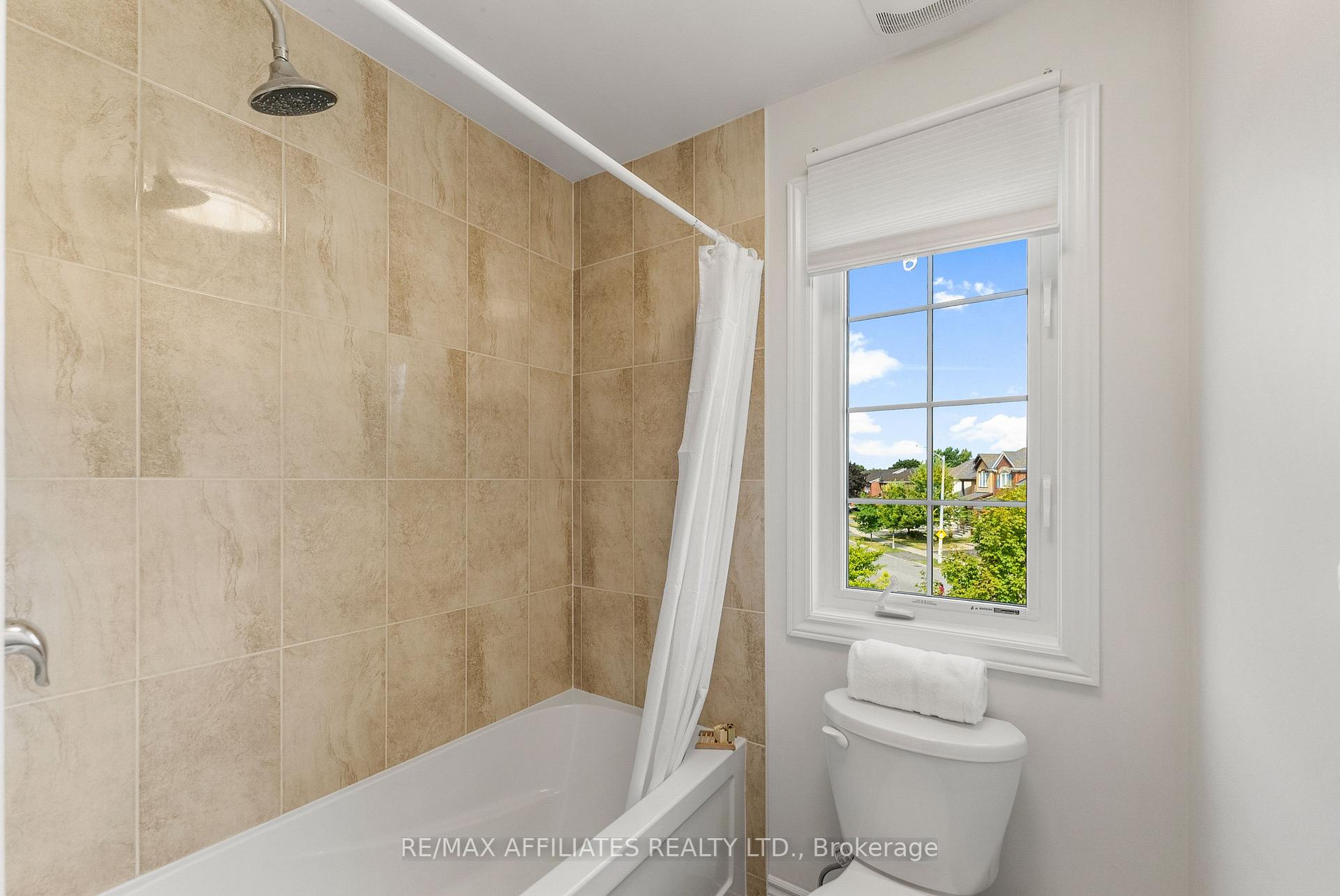 Photo 32 of 407 Coldwater Crescent, Ottawa, Kanata - Emerald Meadows/Trailwest — HOMEH