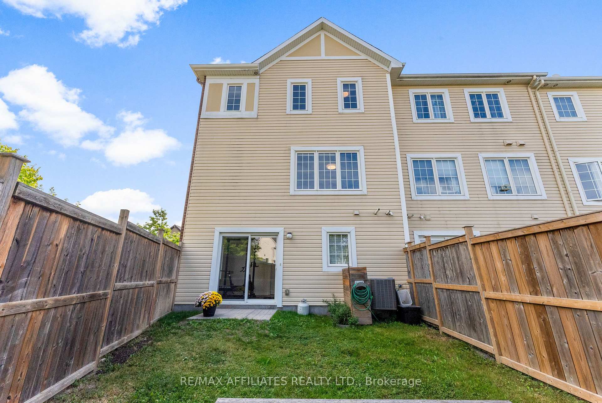 Photo 34 of 407 Coldwater Crescent, Ottawa, Kanata - Emerald Meadows/Trailwest — HOMEH