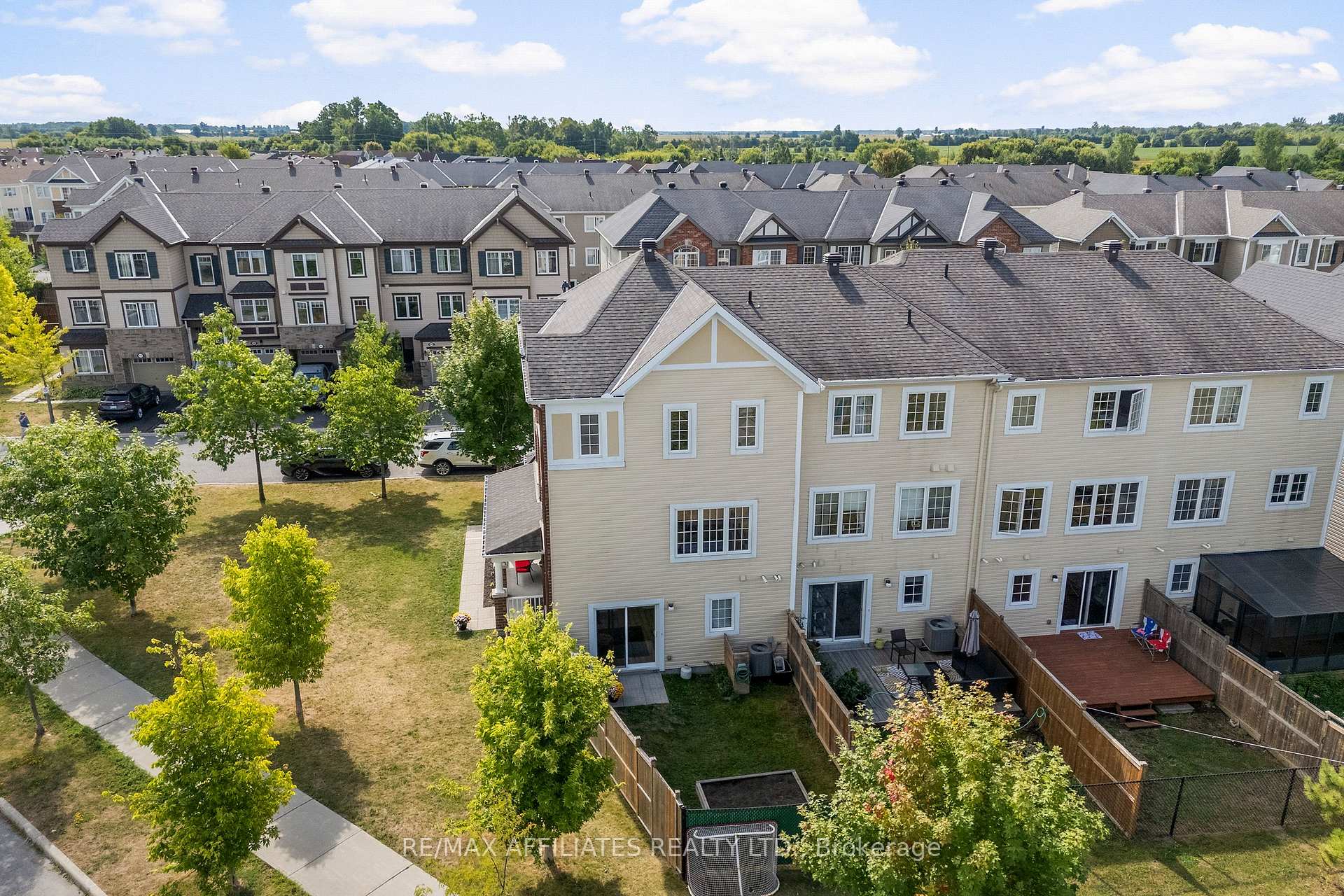 Photo 37 of 407 Coldwater Crescent, Ottawa, Kanata - Emerald Meadows/Trailwest — HOMEH