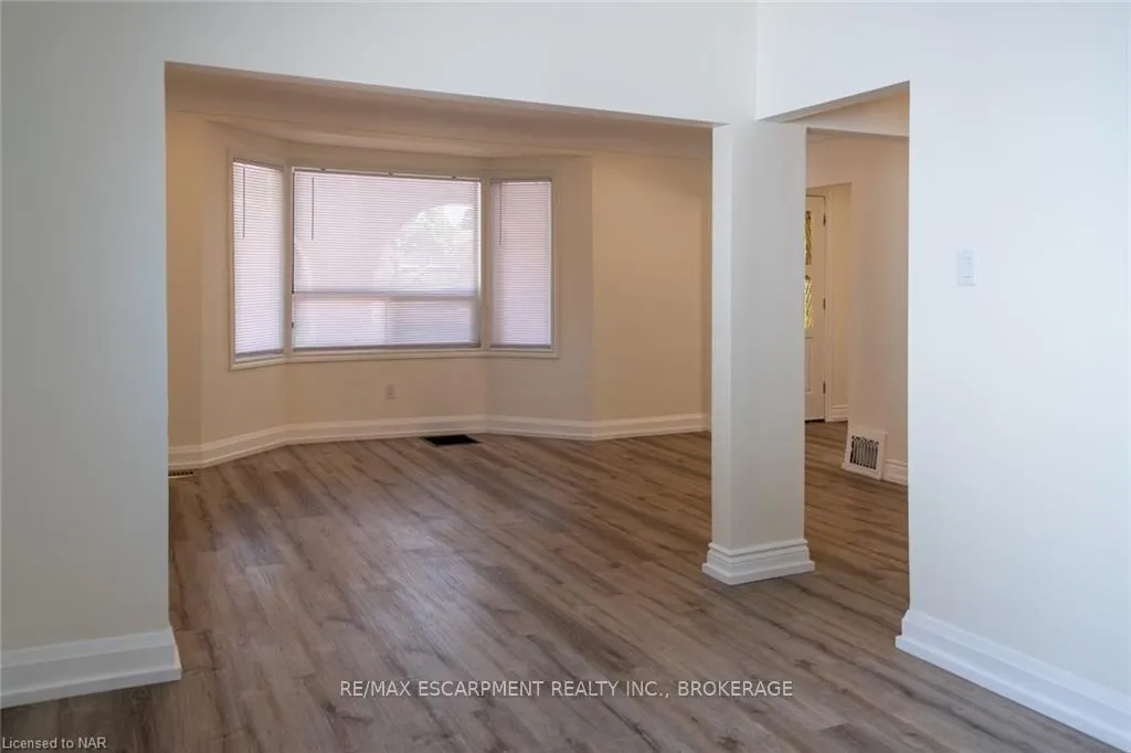 Photo 6 of Unit Upper, 359 Queensdale Avenue E, Hamilton, Inch Park — HOMEH
