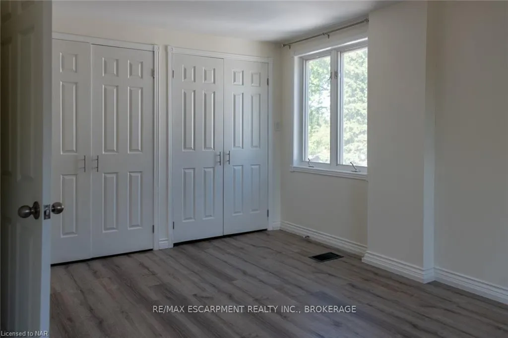 Photo 10 of Unit Upper, 359 Queensdale Avenue E, Hamilton, Inch Park — HOMEH