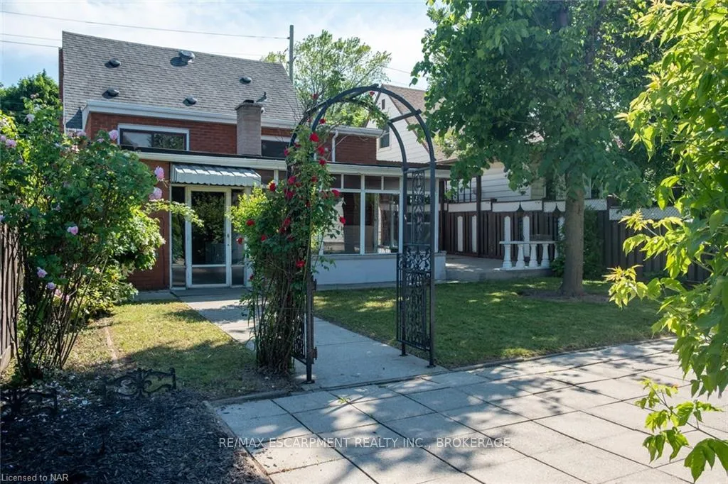 Photo 13 of Unit Upper, 359 Queensdale Avenue E, Hamilton, Inch Park — HOMEH