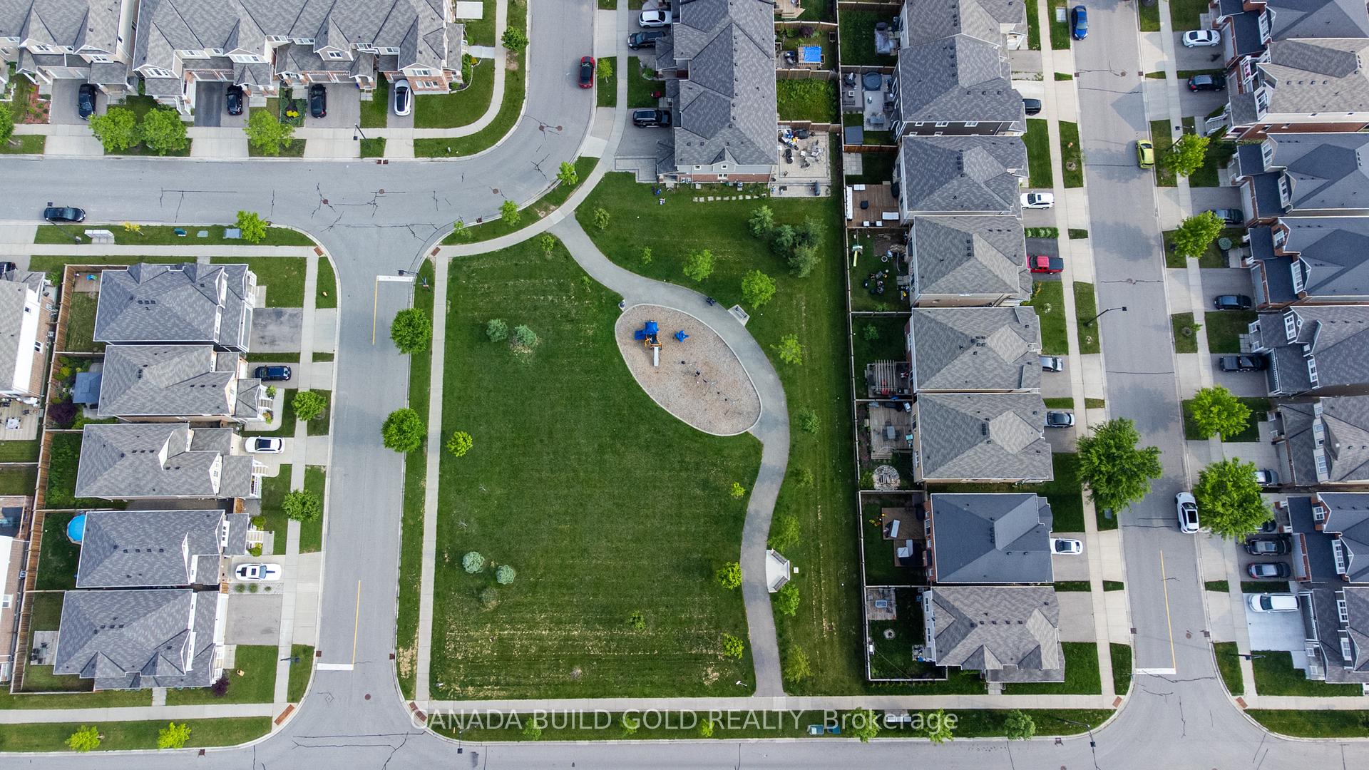 Photo 8 of 83 West Oak Trail, Kitchener — HOMEH