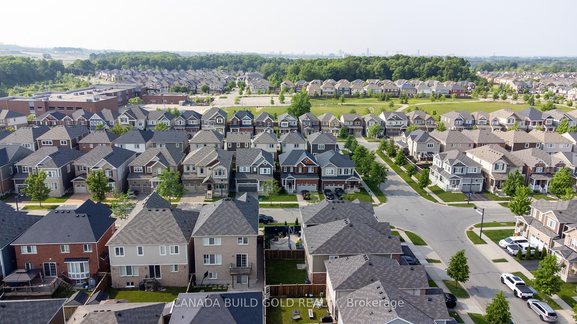 Photo 10 of 83 West Oak Trail, Kitchener — HOMEH