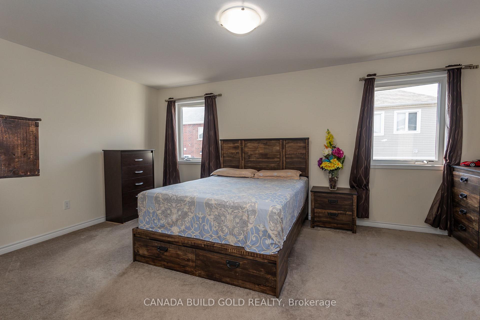 Photo 25 of 83 West Oak Trail, Kitchener — HOMEH