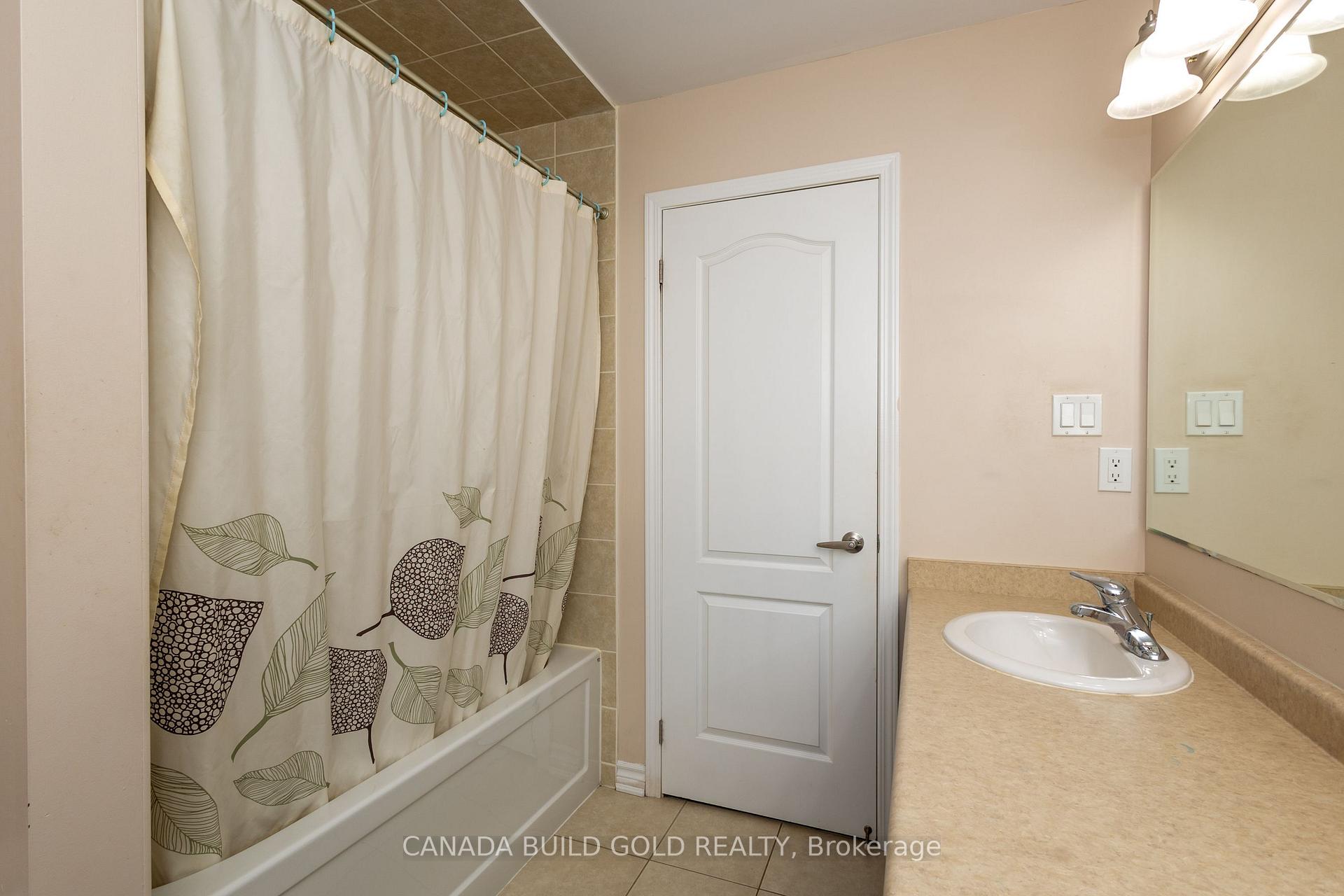 Photo 40 of 83 West Oak Trail, Kitchener — HOMEH