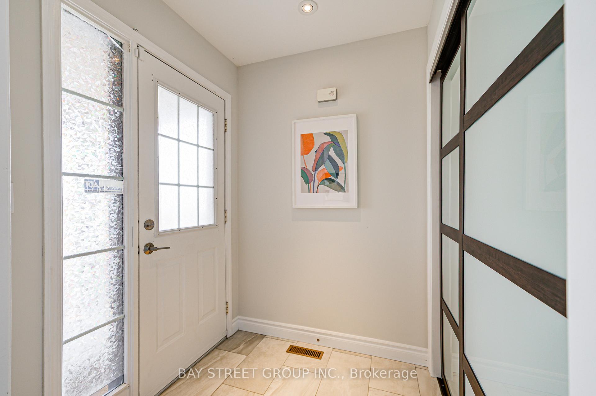 Photo 2 of 43 Tower Bridge Crescent, Markham, Berczy — HOMEH