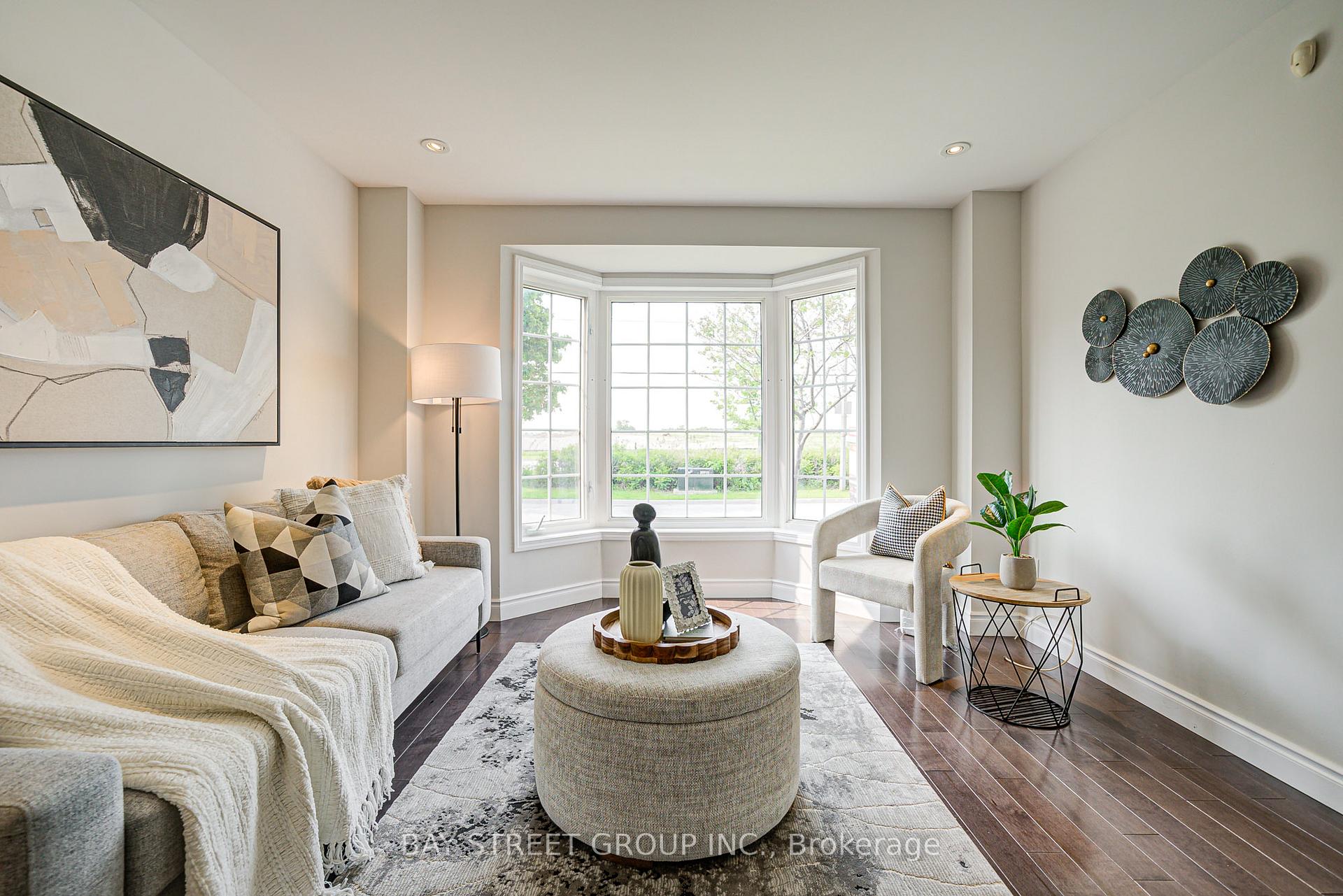 Photo 3 of 43 Tower Bridge Crescent, Markham, Berczy — HOMEH