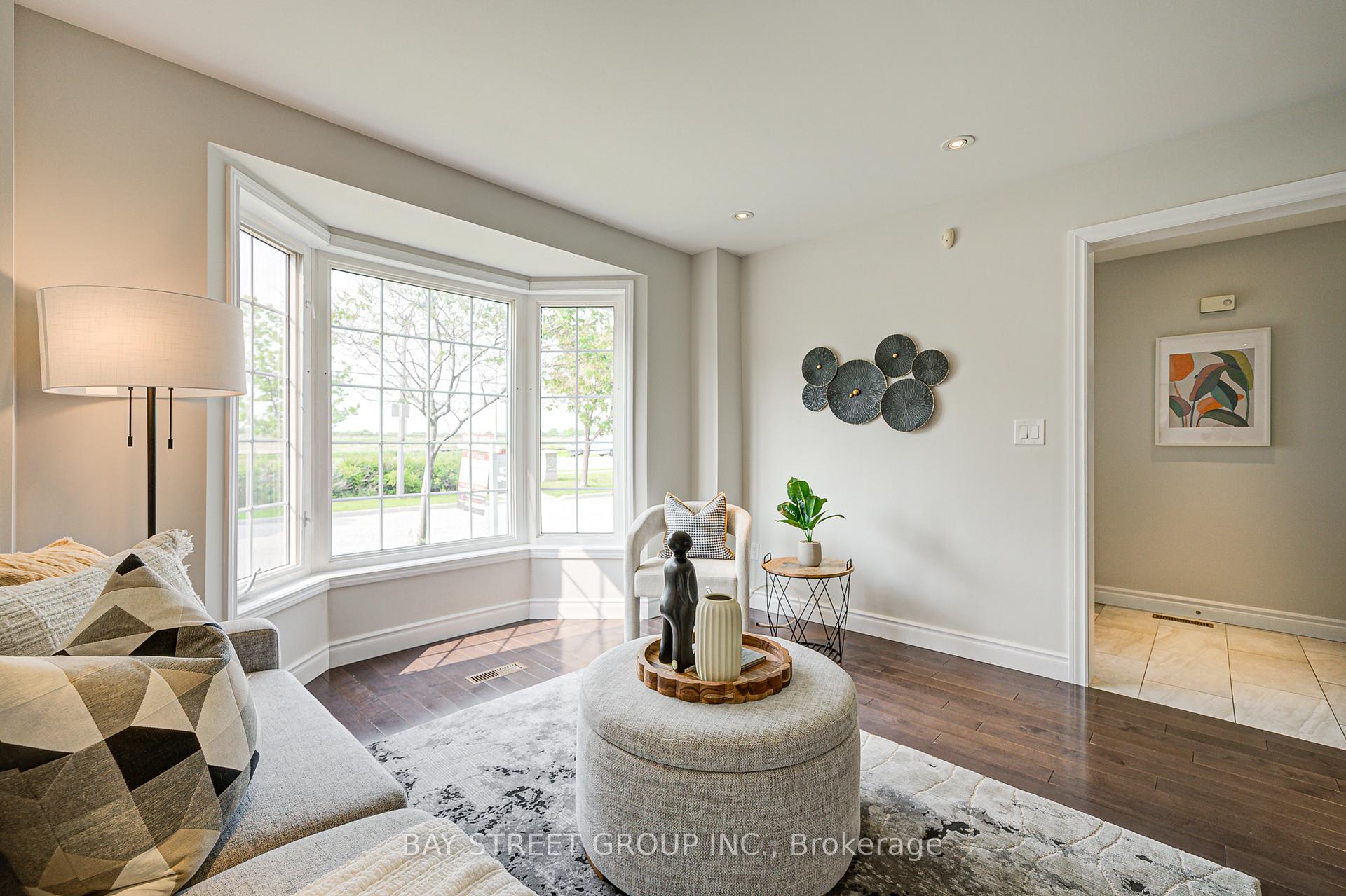Photo 4 of 43 Tower Bridge Crescent, Markham, Berczy — HOMEH