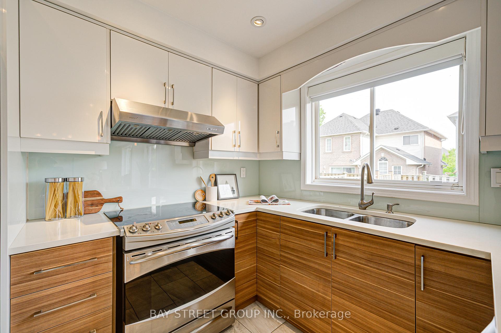 Photo 10 of 43 Tower Bridge Crescent, Markham, Berczy — HOMEH
