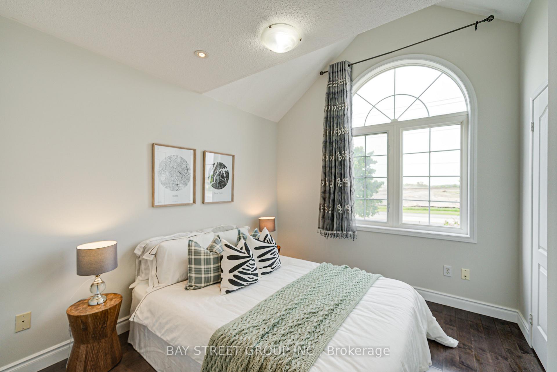 Photo 11 of 43 Tower Bridge Crescent, Markham, Berczy — HOMEH