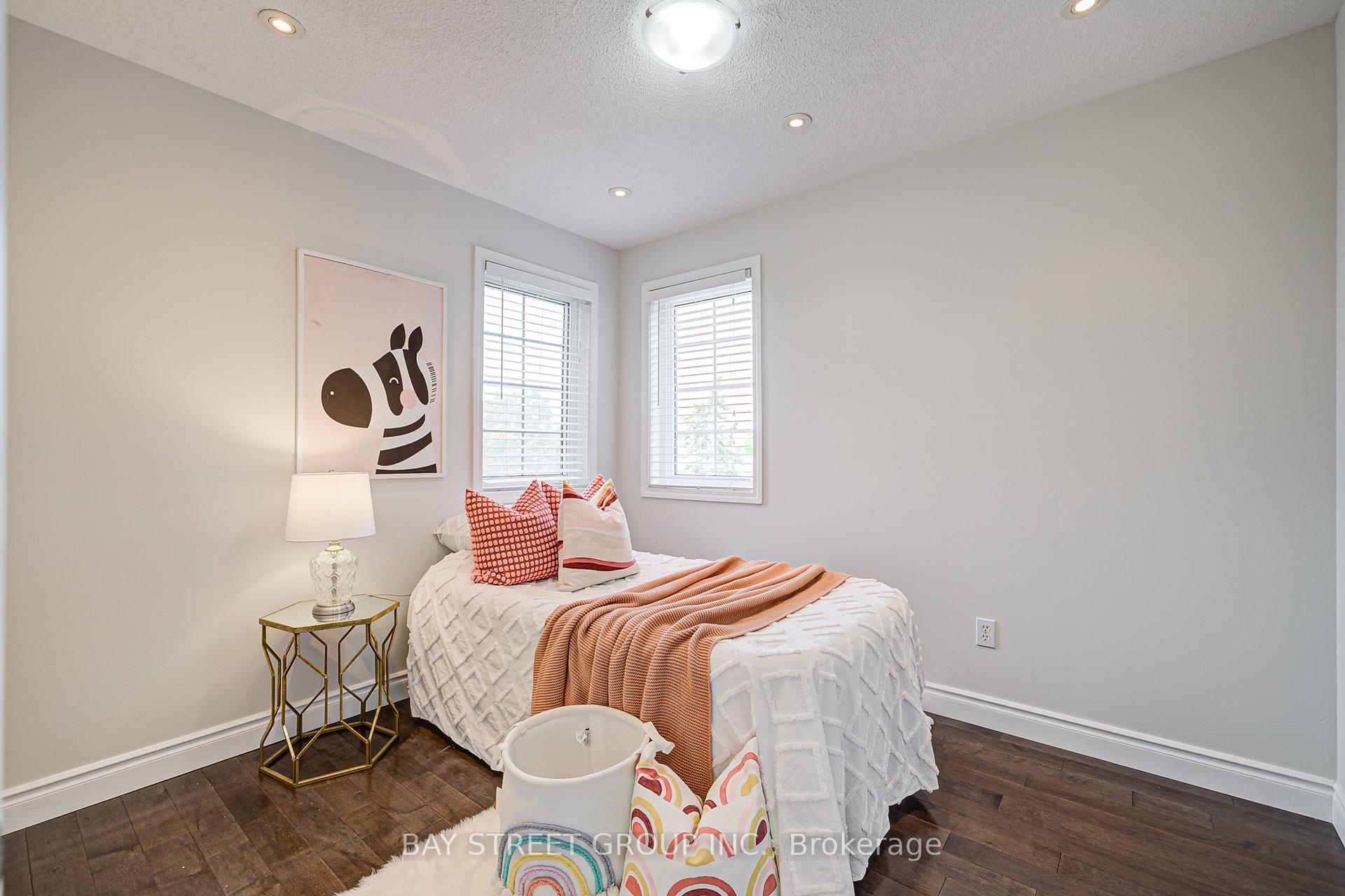 Photo 12 of 43 Tower Bridge Crescent, Markham, Berczy — HOMEH