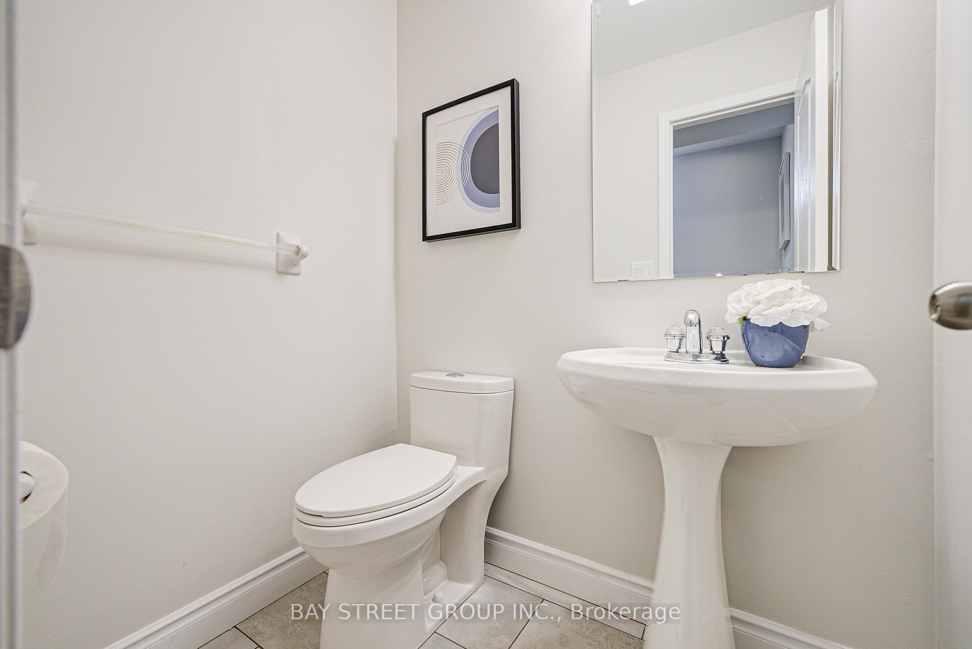 Photo 14 of 43 Tower Bridge Crescent, Markham, Berczy — HOMEH