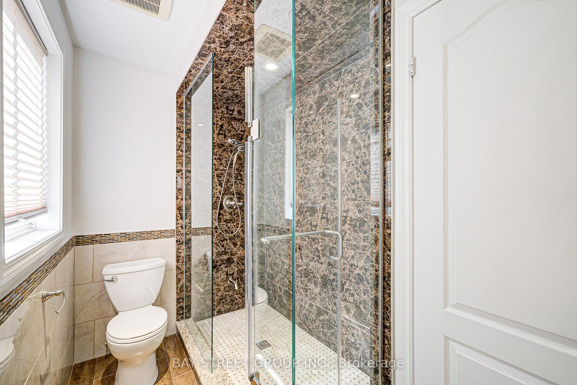 Photo 16 of 43 Tower Bridge Crescent, Markham, Berczy — HOMEH
