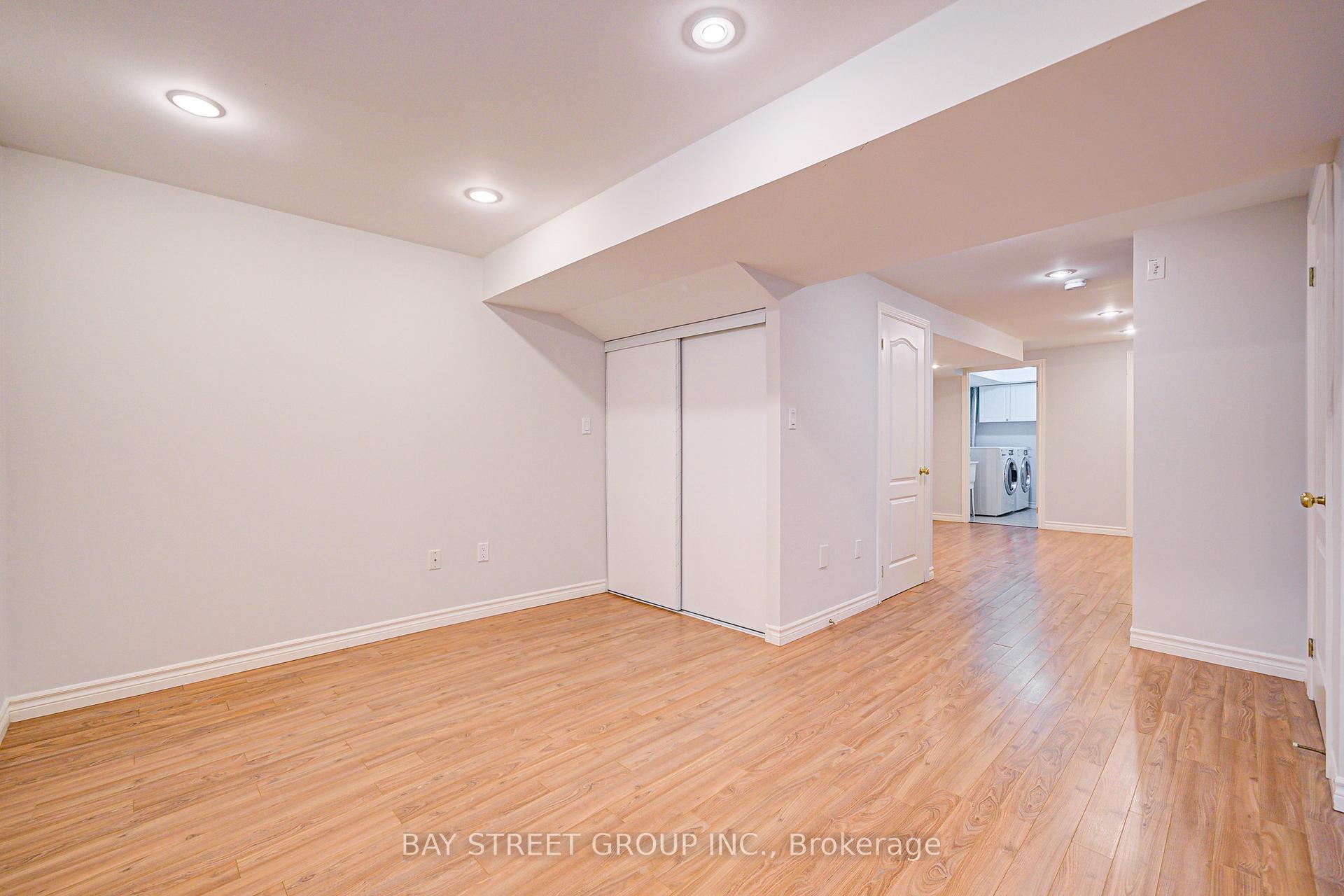 Photo 19 of 43 Tower Bridge Crescent, Markham, Berczy — HOMEH