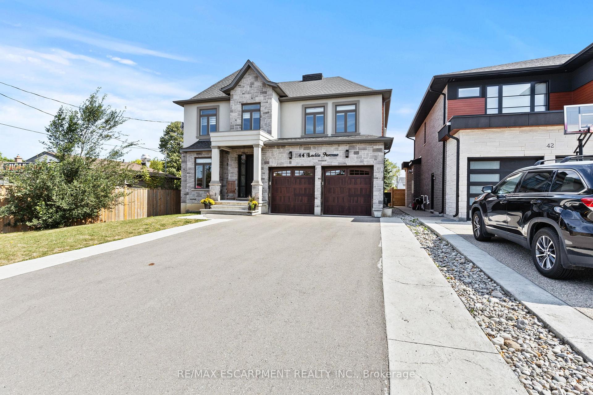 Photo 2 of 44 Leckie Avenue, Hamilton, Stoney Creek Mountain — HOMEH