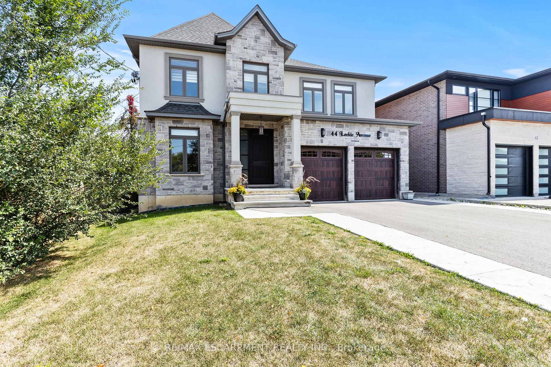 Photo 3 of 44 Leckie Avenue, Hamilton, Stoney Creek Mountain — HOMEH
