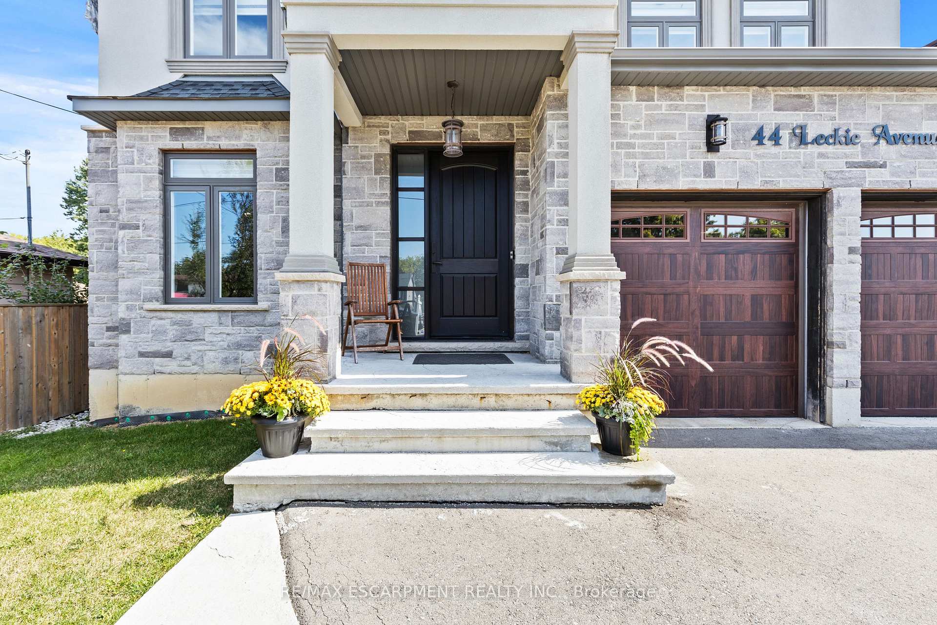 Photo 4 of 44 Leckie Avenue, Hamilton, Stoney Creek Mountain — HOMEH