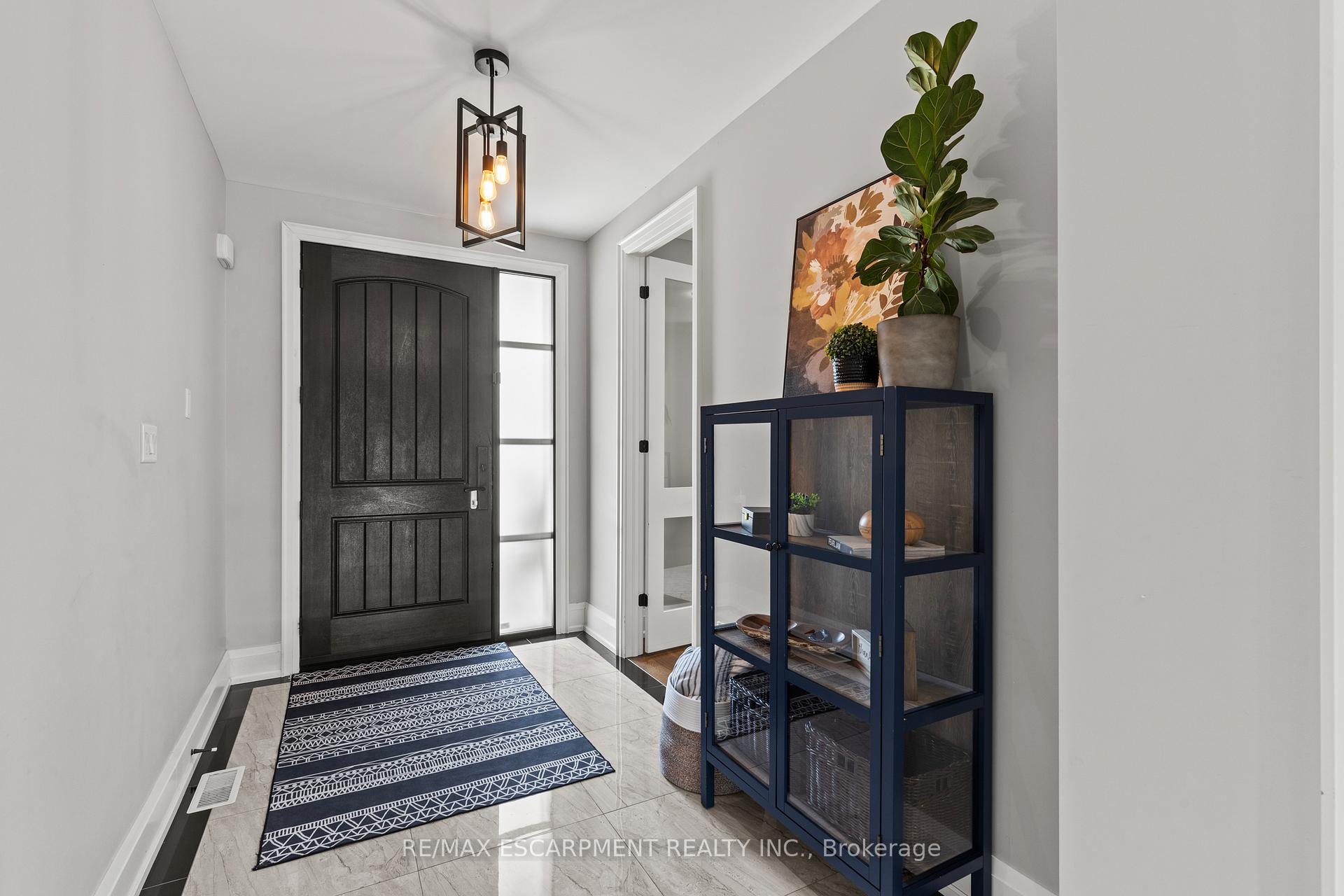 Photo 5 of 44 Leckie Avenue, Hamilton, Stoney Creek Mountain — HOMEH