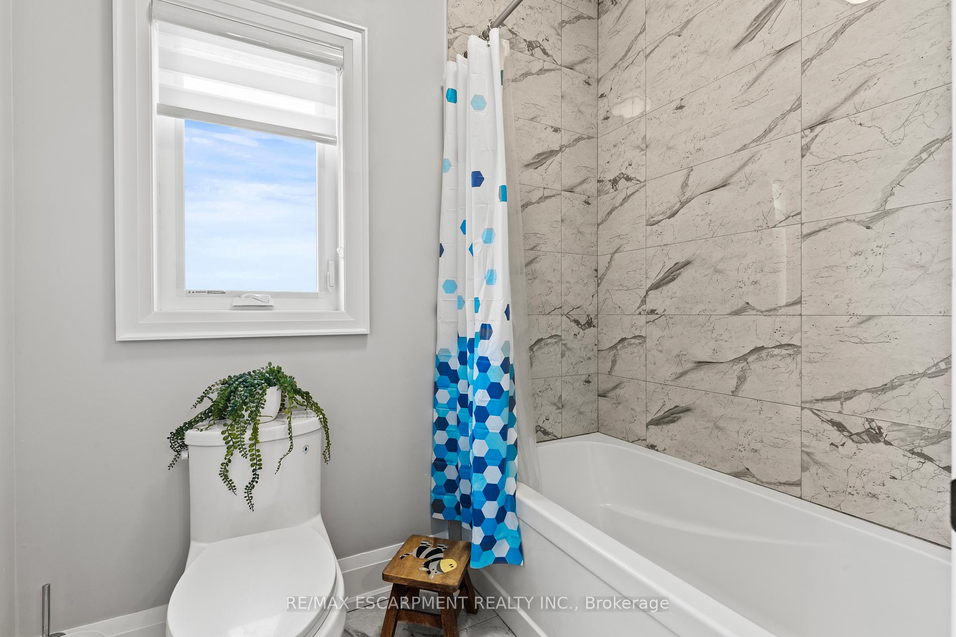 Photo 28 of 44 Leckie Avenue, Hamilton, Stoney Creek Mountain — HOMEH